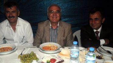 Somali'den Geldi, Köylülerle İftar Yaptı