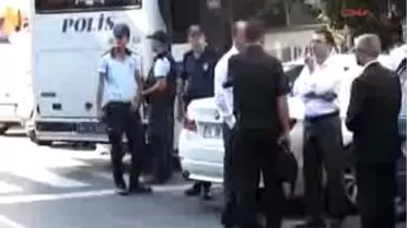 Erdemir İşçisi Belediyeye Yürüdü