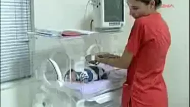 670 Gram'lık Parmak Bebek Hayata Tutundu