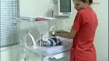 Parmak Bebek Hayata Tutundu