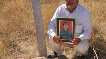 Askerde İntihar Eden Oğlunun Öldürüldüğünü Söylüyor
