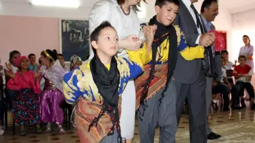 Bakan Şahin'in Çocuklarla Bayram Halayı