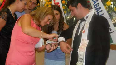 Nikahta Takılan Kelepçeden Çilingirde Kurtuldu