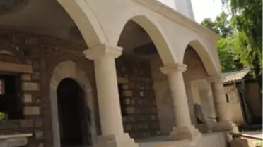 Arasta Cami, Küllerinden Doğuyor


