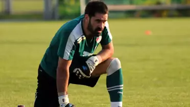 Bursaspor'un Başarılı File Bekçisi Carson: Kaleci Olamasaydım Herhalde İnşaatlarda İşçi Olurdum