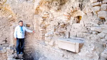 Antalya'da 1800 Yıllık Mezar