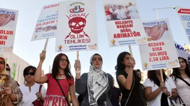 AK Parti'li Gençler, 'oktoberfest'i Protesto Etti