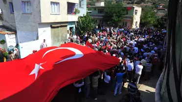 Şehit Astsubay'ı 10 Bin Kişi Uğurladı