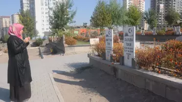 Ankara'da Katilin Yüzüne Tükürdü, Kayseri'de Çocukların Mezarını Ziyaret Etti