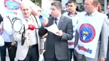 Siyah Kurdele Takarak Derse Girdiler