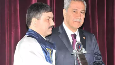 Arınç'tan Üniversitelilere, 'ceo Olmayı Hedefleyin'