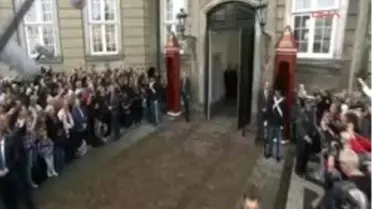 Danimarka'nın İlk Kadın Başbakanı Koltuğuna Oturdu