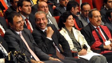 Dicle Üniversitesi'ne 7 Dilde Şarkılı Açılış
