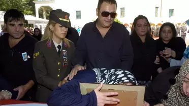 Kadın Astsubay, Şehit Annesiyle Ağladı