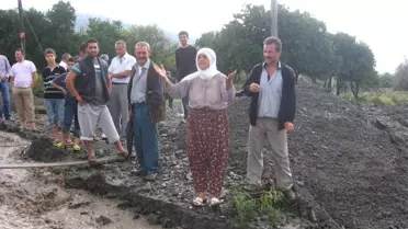 Dörtyol'da Dere Taştı, Yollar Yarıldı