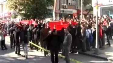 Gölcük'te 10 Bin Kişilik Teröre Lanet Mitinginde Esnaf da Kepenk Kapattı