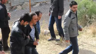 Elele Öldüler Yan Yana Gömüldüler