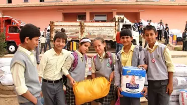 Mardin ve Hakkari'de Öğrencilerden Depremzedelere Yardım
