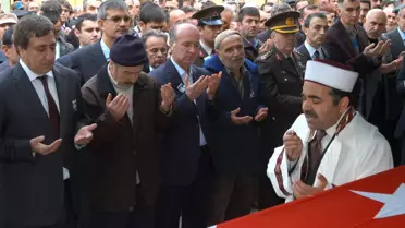 Depremde Ölen Öğretmen Askeri Törenle Toprağa Verildi