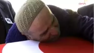 Depremde Ölen Öğretmen Askeri Törenle Toprağa Verildi