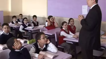 İlköğretim Öğrencileri, Harçlıklarını Van'a Gönderiyor