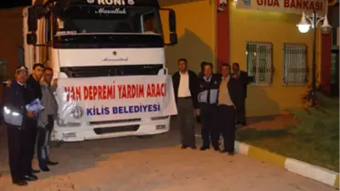 Kilis'ten Van'a 4 Kamyon Yardım Malzemesi