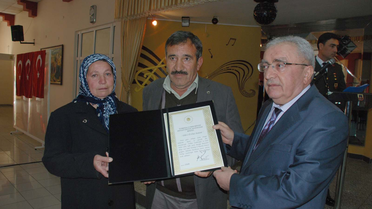 Şehit Ailesi ile Gaziye Övünç Madalyası