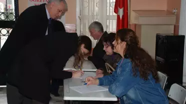 Soydaşlar Bulgaristan'ın Yeni Cumhurbaşkanı İçin Sandık Başına Gitti