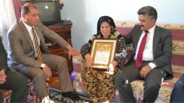 Başçavuş Canbulat'ın Şehadetnamesi Annesine Verildi