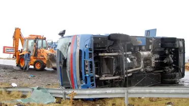 Cezaevi Aracı Devrildi: Jandarma Er Şehit, 11 Yaralı