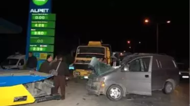 Minibüs Park Halindeki Tankere Çarptı: 1 Ölü, 2 Yaralı