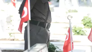 Adana'daki Şehitlikte Gözyaşı