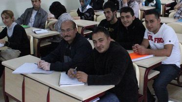 'oğlu Okusun' Diye 49 Yaşında Üniversiteye Başladı