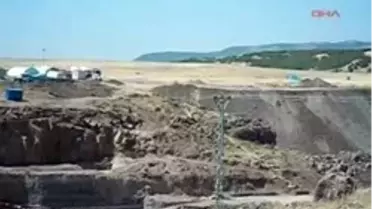 Bingöl Arşiv Pkk, Aynı Şantıyeye 3 Ay Sonra İkinci Kez Saldırdı Arşiv Bingöl'ün Karlıova İlçesi Yakınlarında Bulunan Özel Bir Firmaya Ait Hidro Elektrik Santrali Şantiyesine Gelen Bir Grup PKK'lı Terörist, Gece Bekçisini Dövdü, 3 İş Makinesini Ateşe Verdikten Sonra Kayıplara Karıştı.