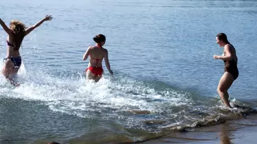 İztuzu Sahiline Bayramda Tatilci Akını