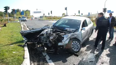 Otomobille Tır Çarpıştı: 2 Yaralı