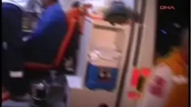 Otomobille Hafif Ticari Araç Çarpıştı: 3 Yaralı