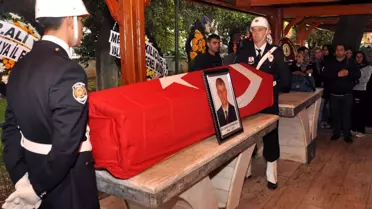Depremde Ölen Emekli Emniyet Müdürü Toprağa Verildi