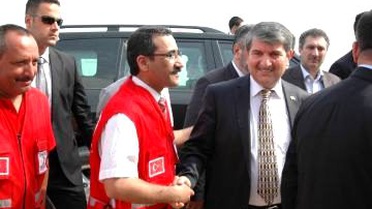 Bakan Bozdağ, Somali'de Kızılay'ın Çadırkentini Ziyaret Etti