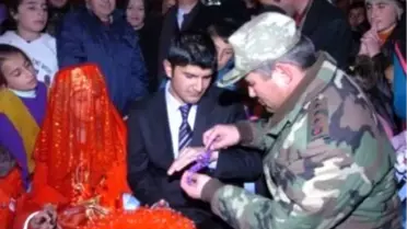 Deprem Çadırında Kına Gecesi