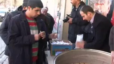 Muhsin Yazıcıoğlu Anısına 5 Bin Kişiye Aşure Dağıtıldı