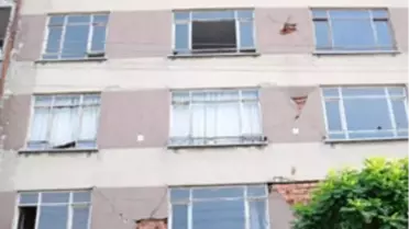 Orta Hasarlı Binalarda Elekrik ve Su Kesildi