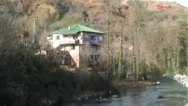 Karadeniz'de Hes'lerin Giremediği Tek Vadide Tansiyon Yükseldi Doğu Karadeniz Bölgesi'nde Hidroelektrik Santrali Yapımının Planlandığı Ancak Yöre Halkının 5 Yıldır Verdiği Mücadele ile Enerji Şirketlerinin Giremediği Rize'nin Fındıklı İlçesi Arılı Bölgesinde Tansiyon Yükseldi. Arılı Deresinde Islah 