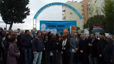 12 Eylül İlköğretim Okulu'na 'erdal Eren İlköğretim Okulu' Pankartı Astılar
