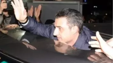 Aziz Yıldırım'a Sarılıp, Ağladı