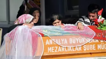 Lösemiden Ölen 15 Yaşındaki Elif Toprağa Verildi