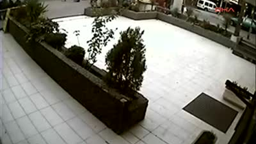 Mecidiyeköy'de Kadın Sürücü Yayaların Arasına Daldı: 1 Ölü, 3 Yaralı...