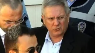 'Özer Kendini Yıldız Zannediyor'