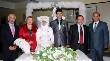 Depremzede Çift Rötarlı Evlendi