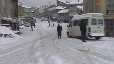 Çelikhan'da Kar Yolları Kapattı